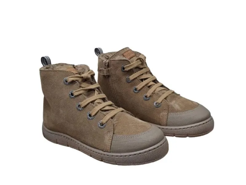 BOTA DE PIEL CON FORRO DE PELO TITANITOS EN COLOR TAUPE U312 LEVA