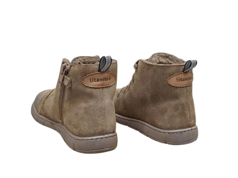 BOTA DE PIEL CON FORRO DE PELO TITANITOS EN COLOR TAUPE U312 LEVA