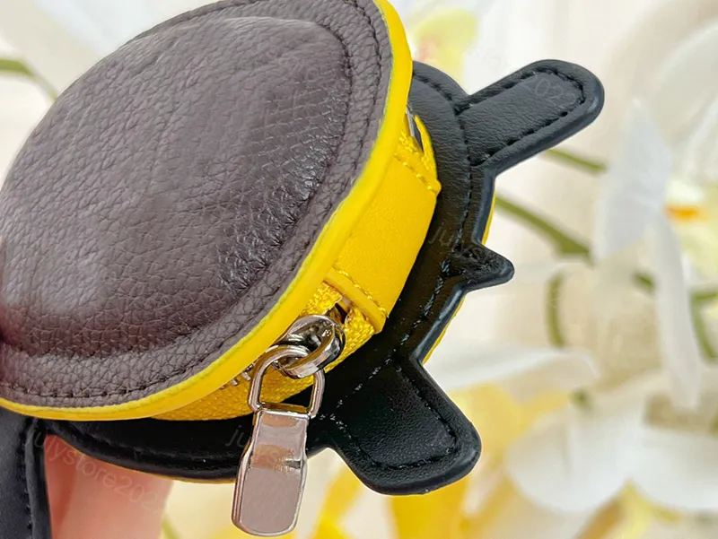 Diseñador Llaveros de cuero Bolsa Charm para mujer Bolsa de tortuga Bolsa de moda Colgante Diseñadores para hombre Accesorios de