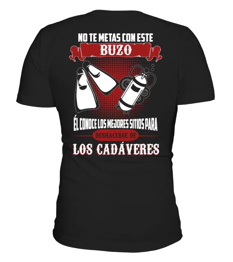 No te metas con este buzo, él conoce los mejores sitios para deschacerse de kis… Camiseta cuello en V Unisex