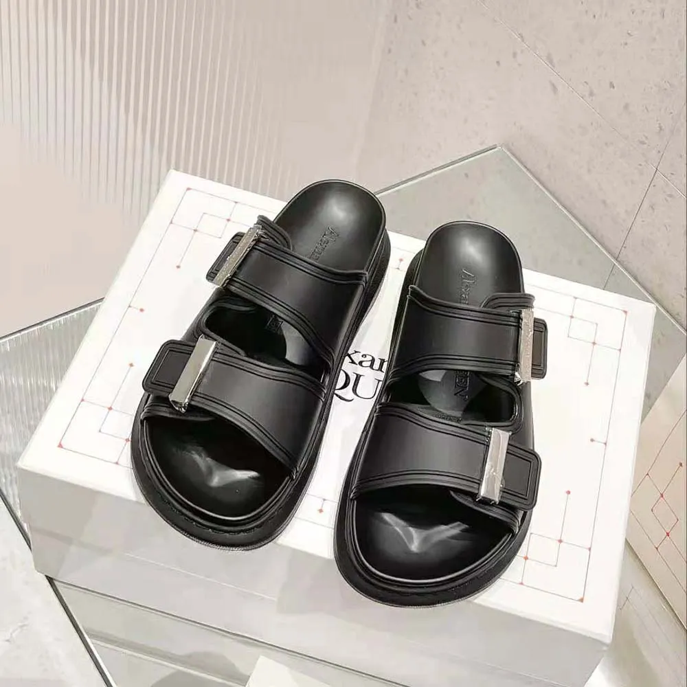 Sandalias híbridas para mujer de Alexander Mcqueen en negro/plateado