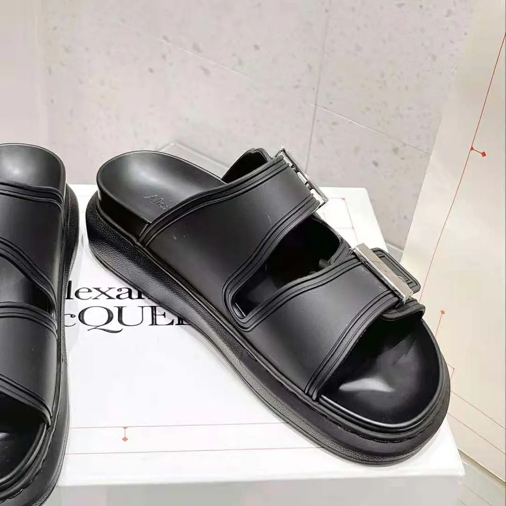 Sandalias híbridas para mujer de Alexander Mcqueen en negro/plateado