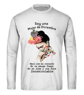 Soy una mujer de Diciembre, nací con el corazón en la manga, fuego en el alma y… Camiseta de manga larga Unisex