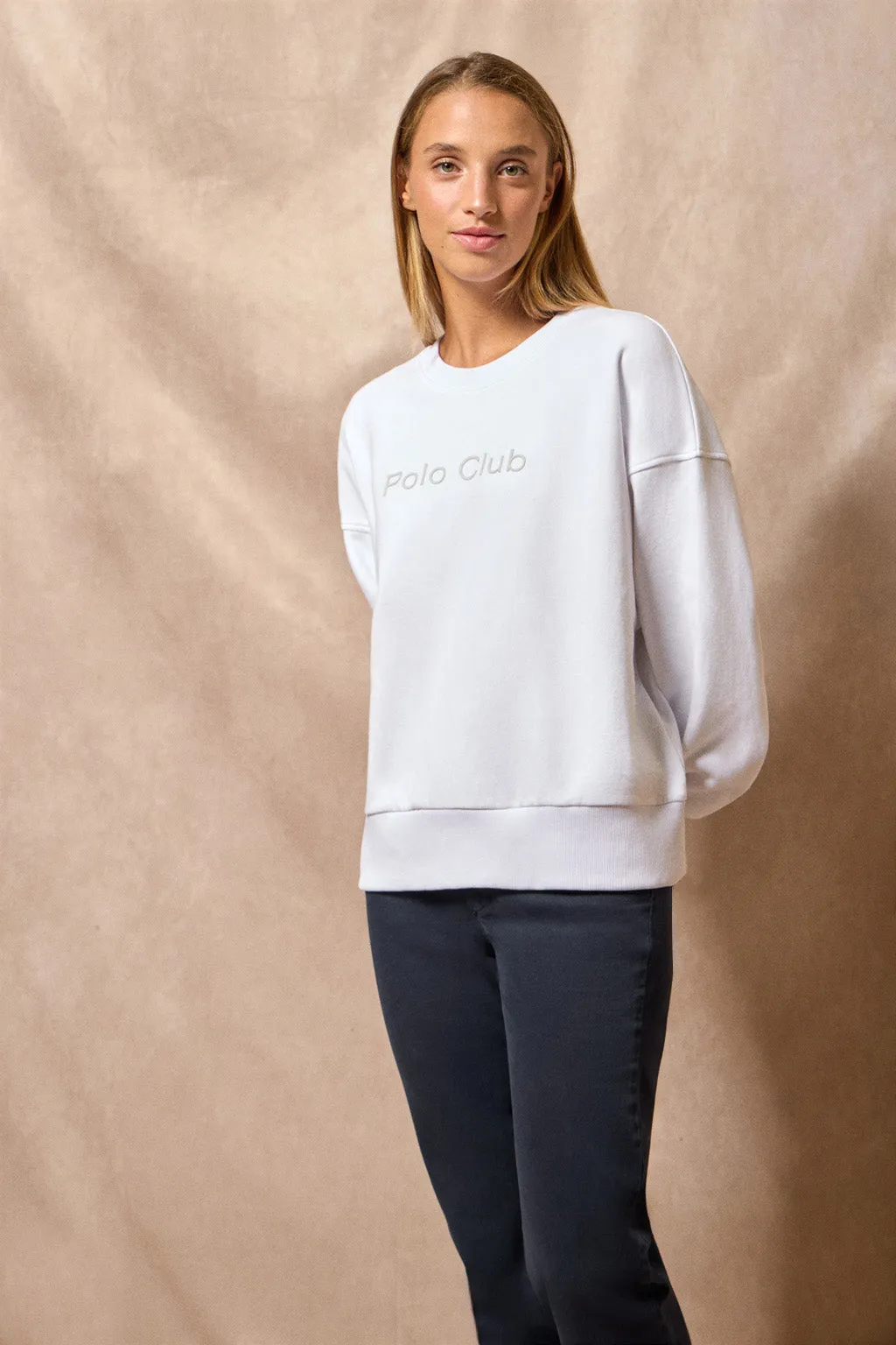 Sudadera básica de cuello redondo blanca con logo frontral Polo Club engomado