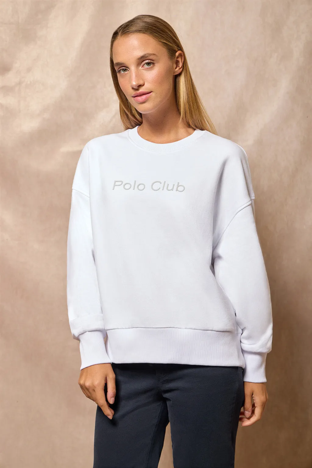 Sudadera básica de cuello redondo blanca con logo frontral Polo Club engomado