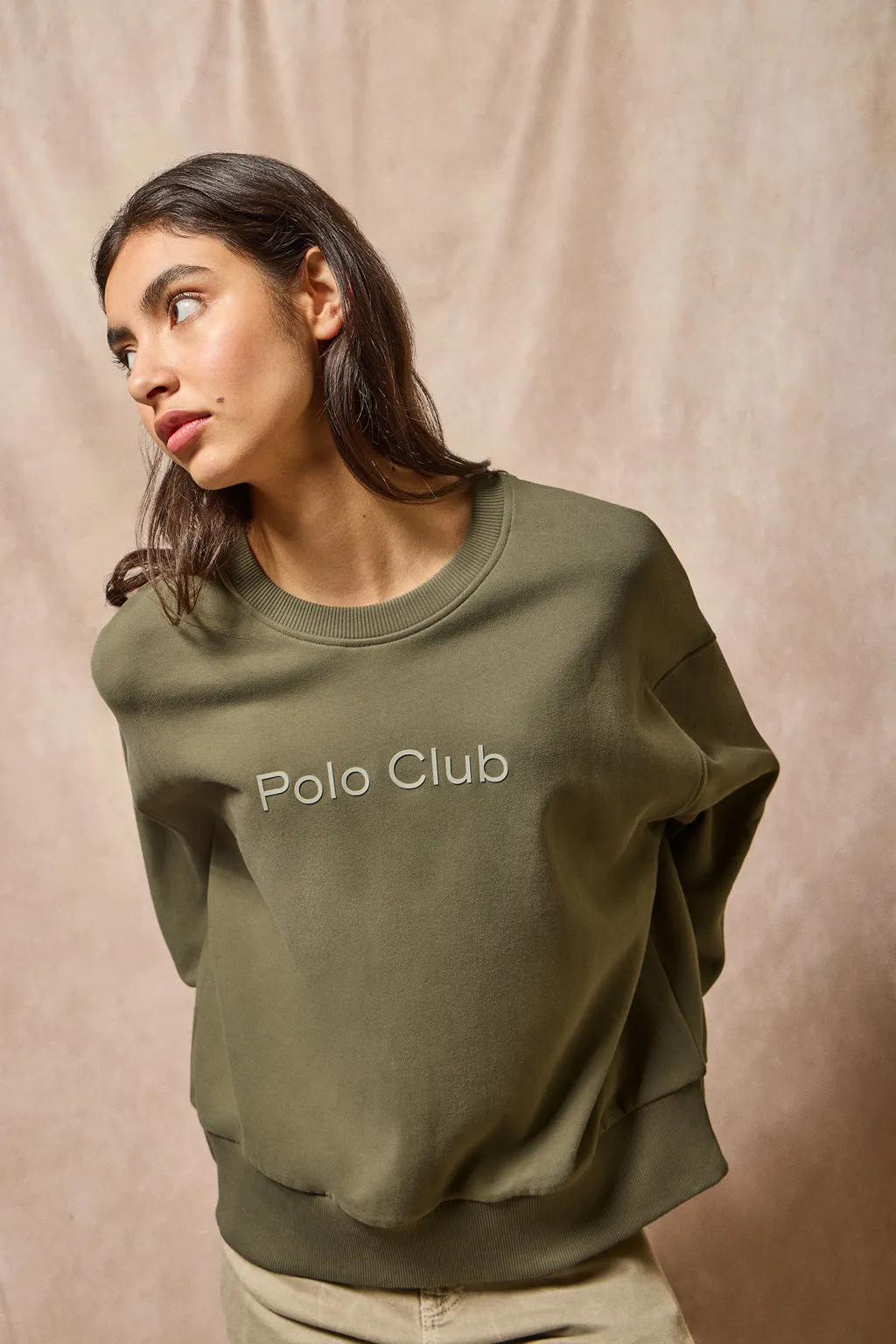 Sudadera básica de cuello redondo verde con logo frontral Polo Club engomado