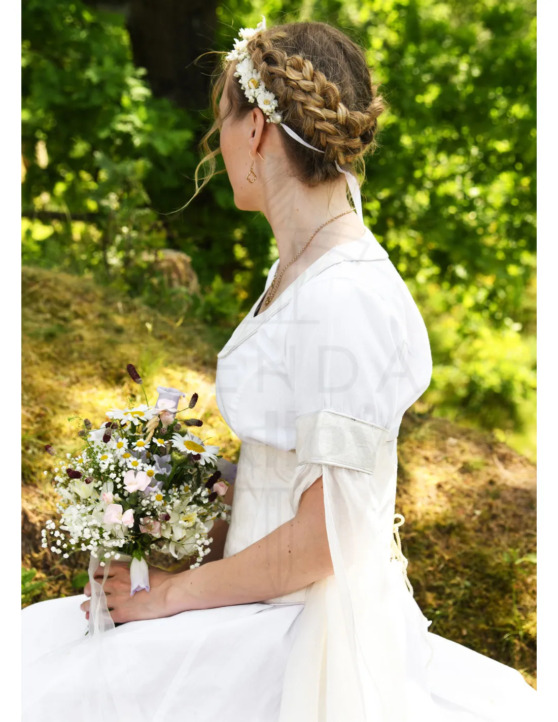 Vestido de novia medieval con corpiño, blanco natural