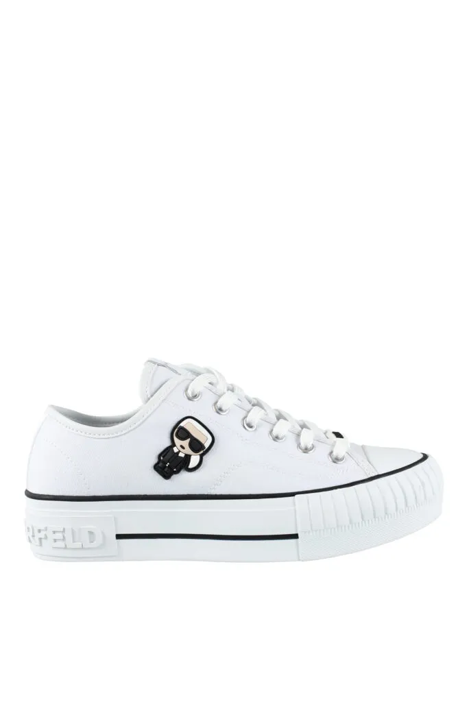 Zapatillas blancas estilo converse con logo 