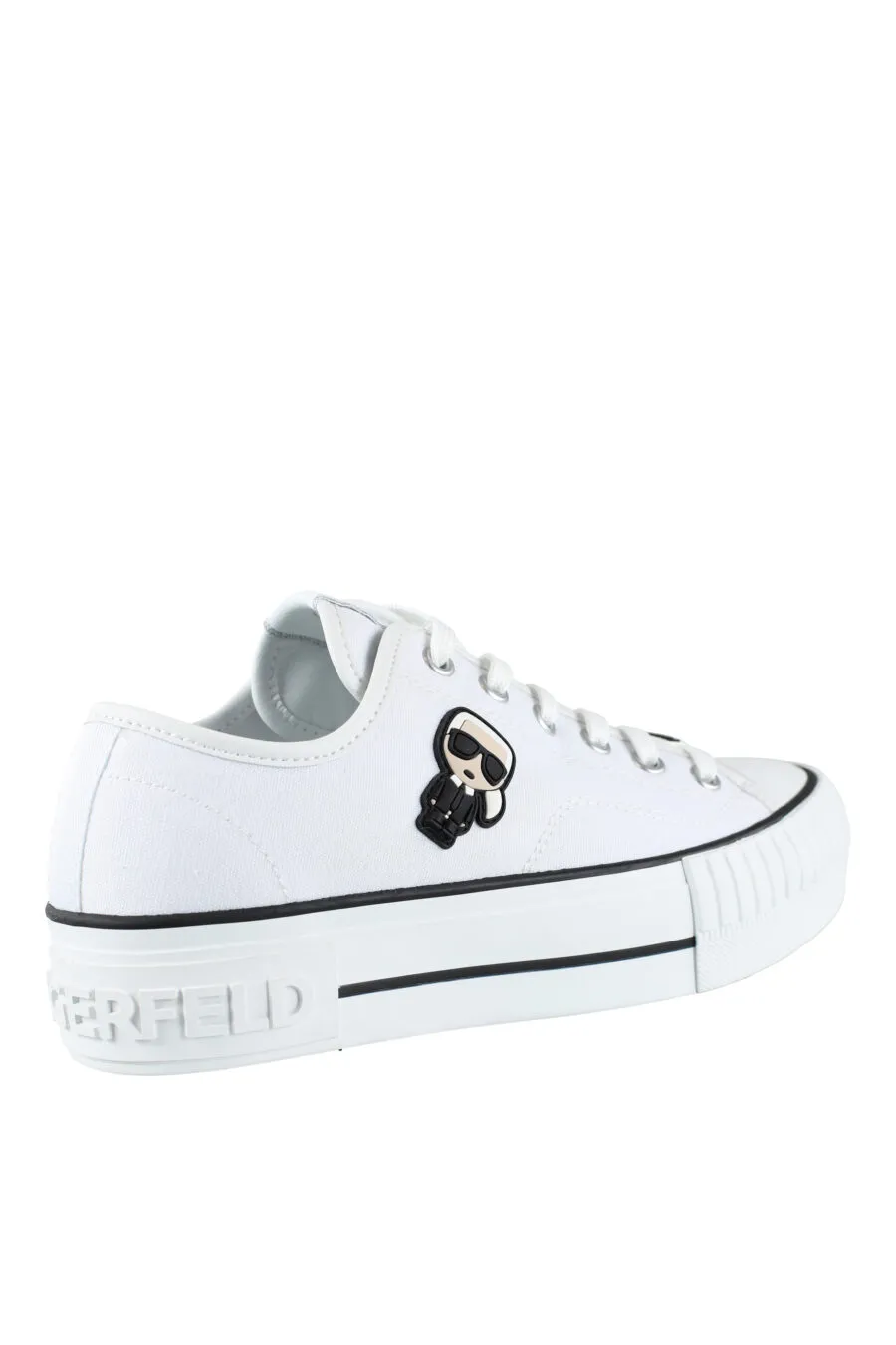 Zapatillas blancas estilo converse con logo 